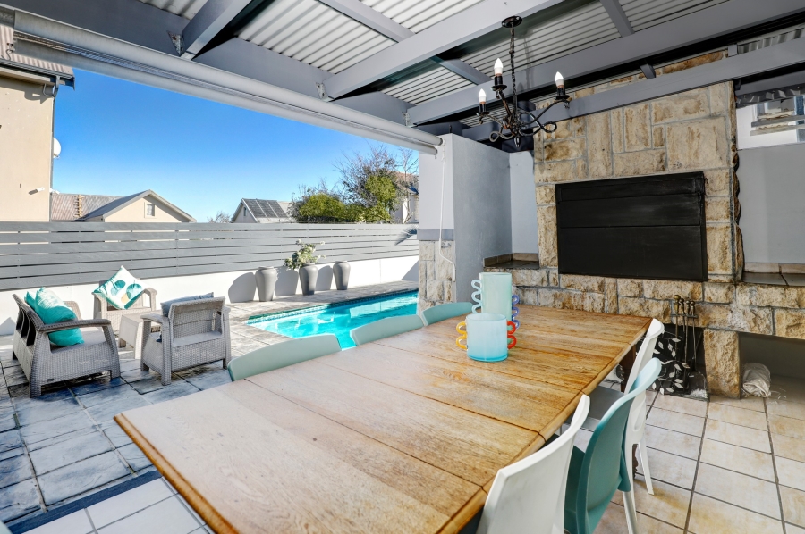 4 Bedroom Property for Sale in Burgundy Estate Western Cape